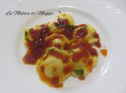 Una foto de relleno ravioles con pollo