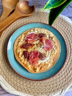 Una foto de Tortipizza dulce-salada de higos y queso cottage