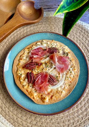 Una foto de Tortipizza dulce-salada de higos y queso cottage