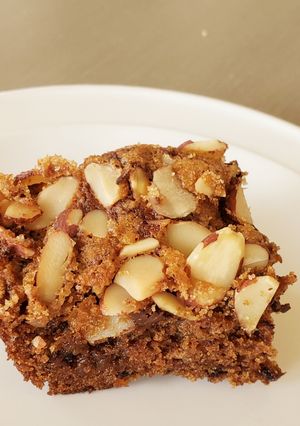 A picture of Chocolate Chip Date Cake.