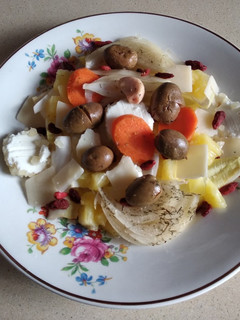 Una foto de Ensalada con queso rulo de piña
