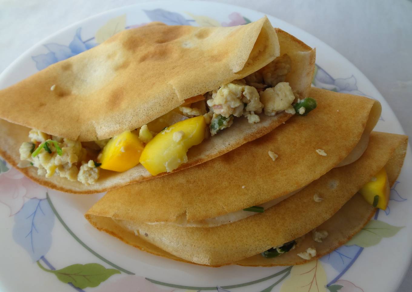 Wholemeal sweet crepe with egg filling