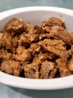 Una foto de Costillas en salsa (Nota 8)