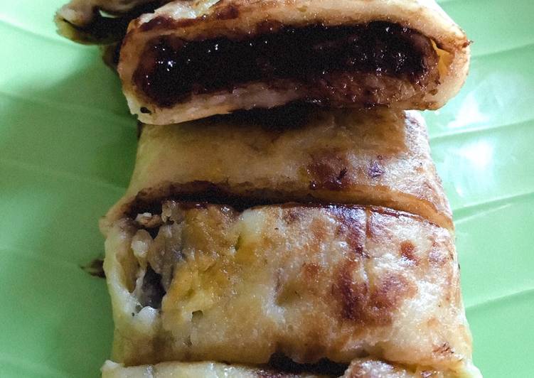 Banana roll pancake