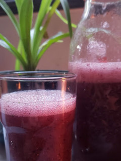 Una foto de Licuado de frutilla y arándanos