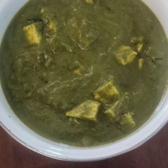 A picture of Palak paneer curry.