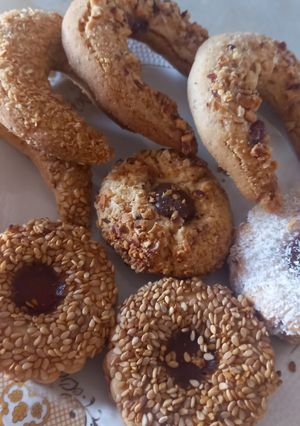 صورة لوصفة حلوة جافة باشكال مختلفة