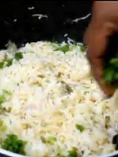 வெங்காய புளாவ் (Venkaaya pulao recipe in tamil) செய்முறை முக்கிய புகைப்படம்