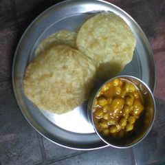 A picture of Chana poori /.