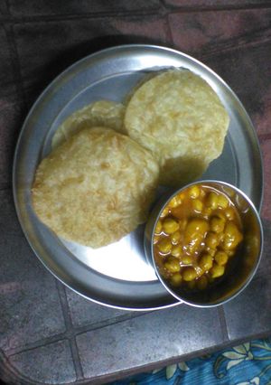 A picture of Chana poori /.
