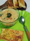 Cream soup and garlic bread