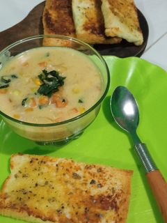 Foto resep Cream soup and garlic bread