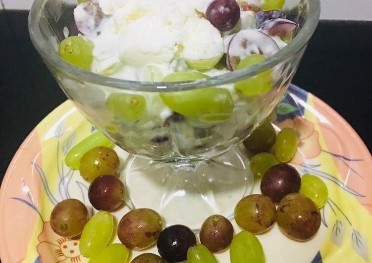 Creamy grapes salad with vanilla ice cream