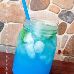 A picture of Blue moon mocktail.