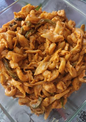 A picture of Chicken fajita pasta.