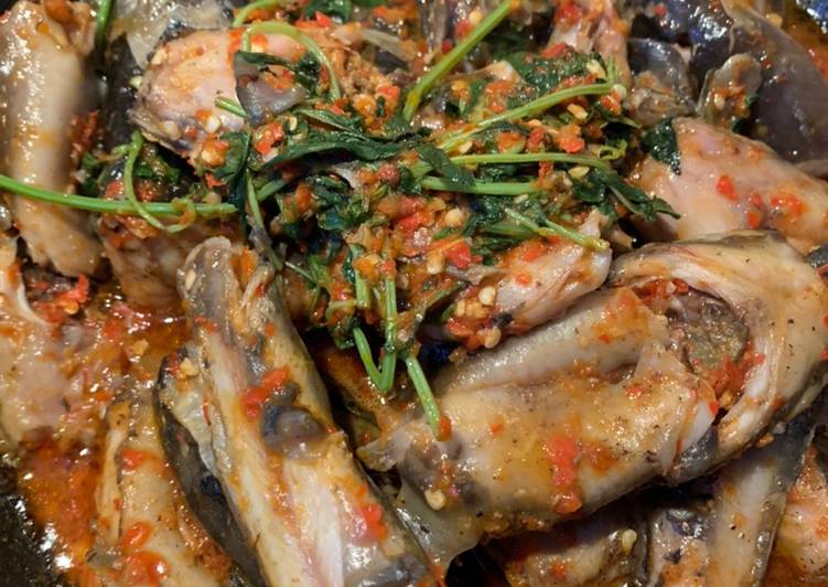 Langkah Menyiapkan Lele Manis Pedas Kemangi Anti Gagal