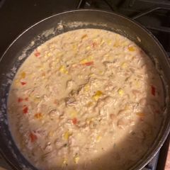 A picture of White chicken chili.