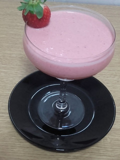 Una foto de Batido de fresa y plátano
