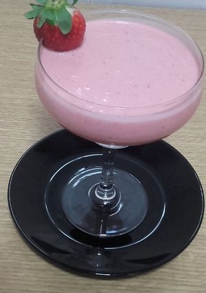 Una foto de Batido de fresa y plátano
