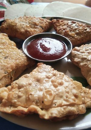 પાપડના સમોસા (Papad Samosa Recipe In Gujarati) રેસીપી મુખ્ય ફોટો