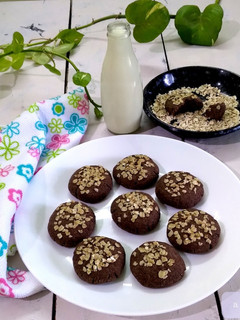 रागी कुकीस (Ragi Cookies recipe in Hindi) रेसिपी मुख्य फोटो