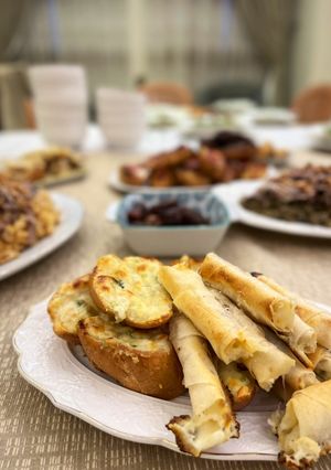 A picture of Lebanese cheese rolls.