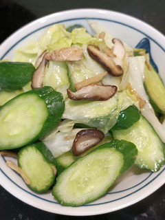 薑絲高麗菜炒小黃瓜 的食譜成品照片