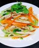 Ức gà xào rau củ