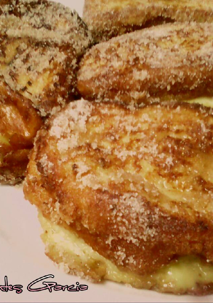 Una foto de Torrijas rellenas de crema pastelera sin lactosa