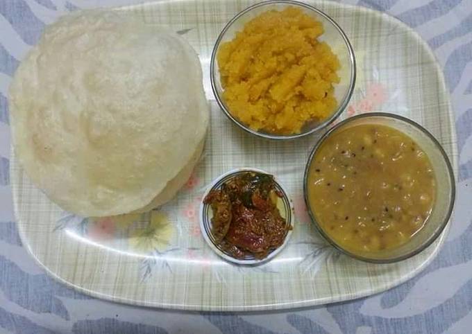 Halwa Pori Tarkari with Achar