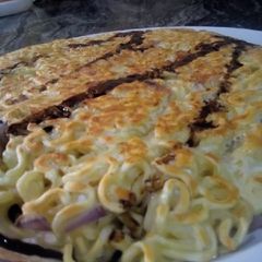 A picture of Indomie pizza.