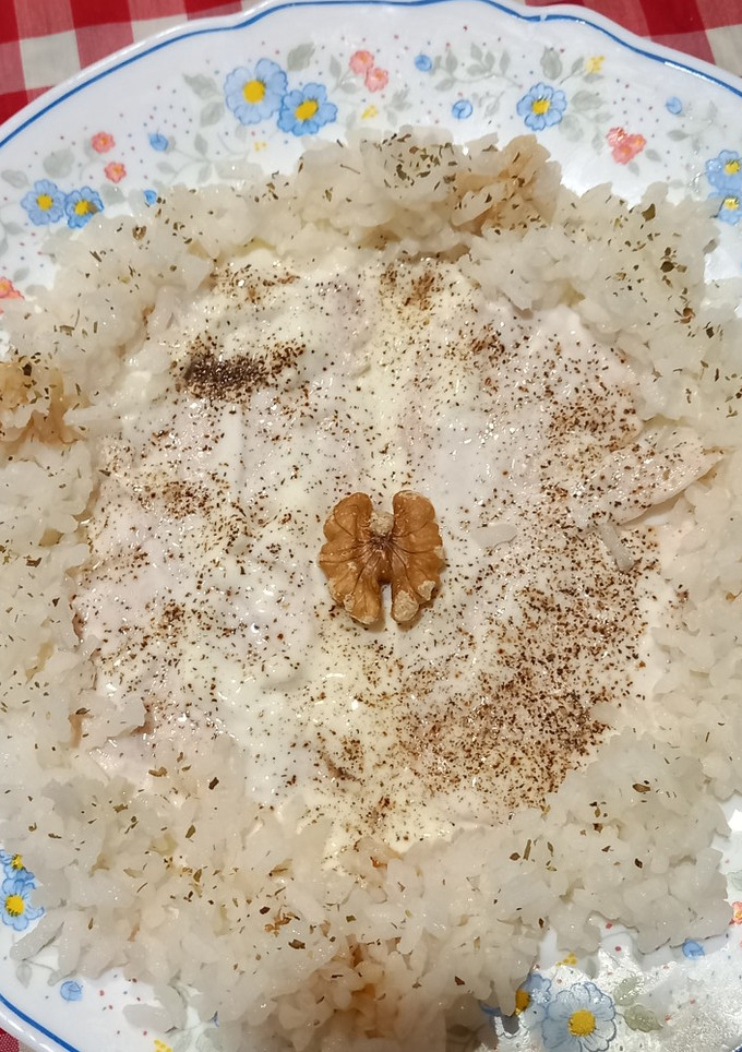 Una foto de Pollo a la plancha con salsa philadelphia y arroz