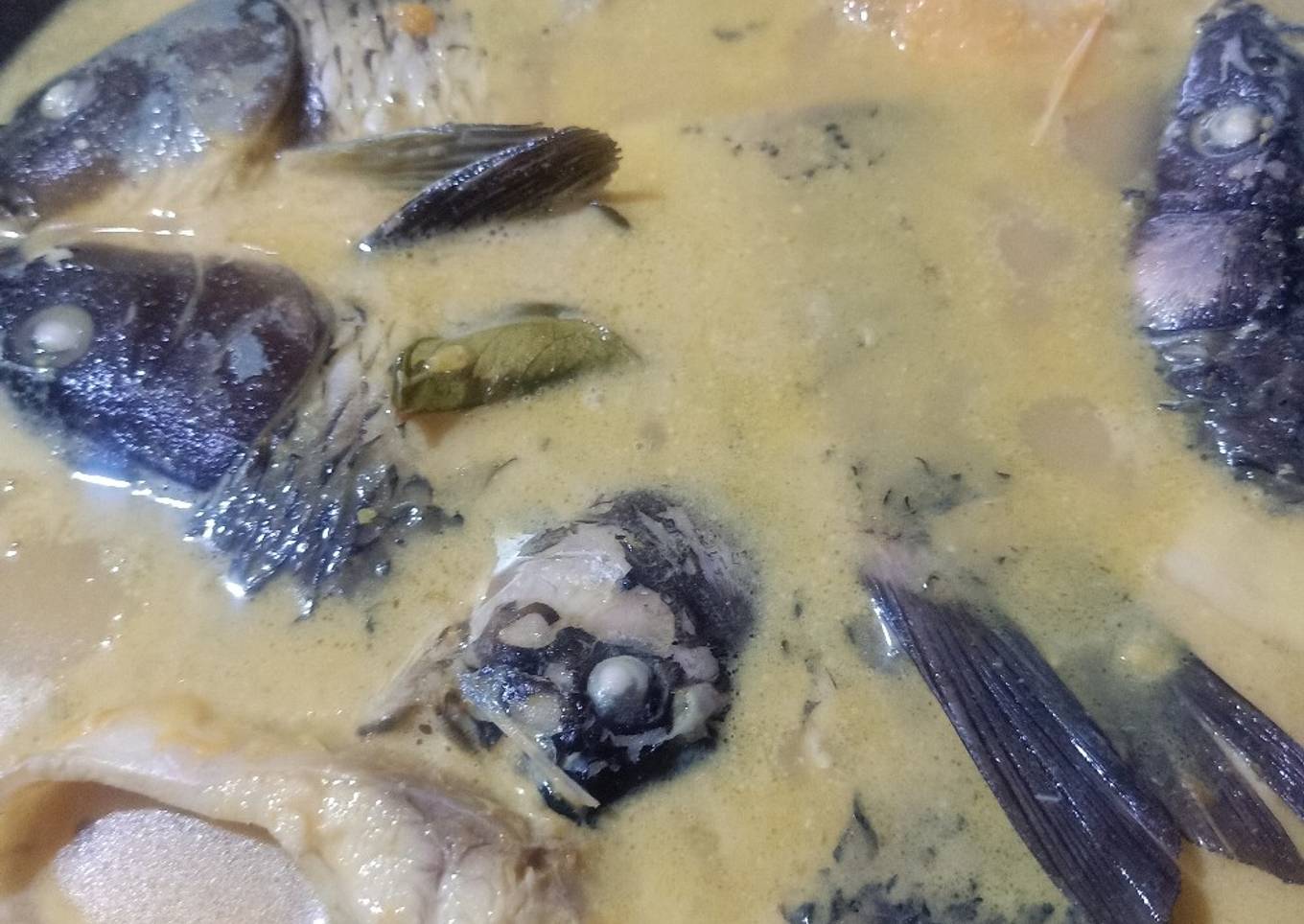 Gulai ikan mas (khas padang)