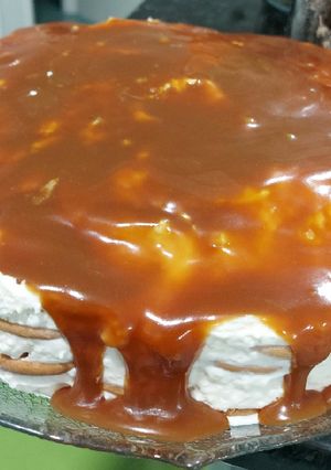 Foto de Bolo de bolacha com cobertura de caramelo salgado