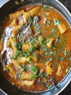 बेसन के गट्टे की सब्जी (besan ke gatte ki sabzi recipe in Hindi) रेसिपी मुख्य फोटो