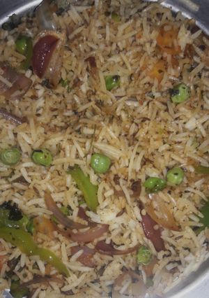 A picture of Stir fried vegetable rice.