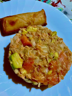 Una foto de Tartar de salmón