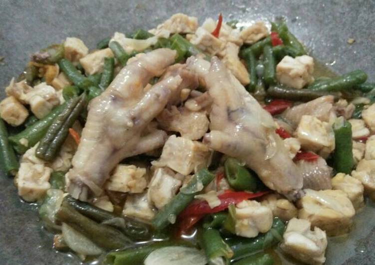Tumis kacang panjang ceker tempe
