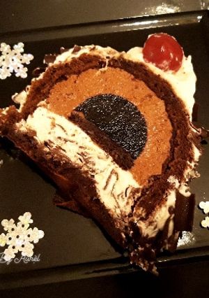 Une photo de ☆Bûche Forêt Noire☆ Dessert de Noël☆