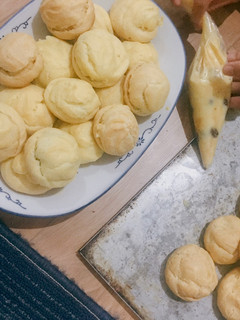 Foto resep Kue Soes vla Vanilla Kismis, Kulit kokoh!