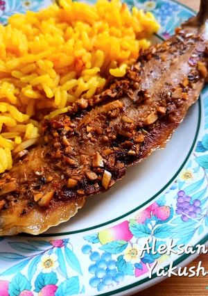 A picture of Mackerel in the oven with garlic.