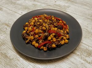 Foto principal de Garbanzos salteados con morcilla de Burgos y verduras