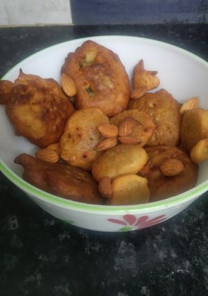 A picture of Banana almond malpua.