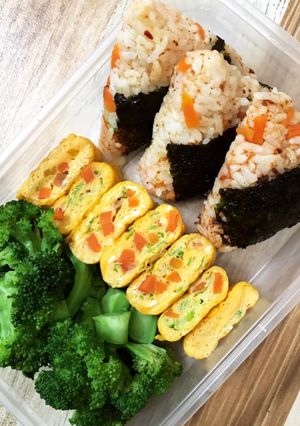 Foto resep Onigiri Bento Box 🍙🥦🍳