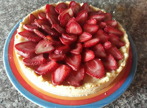 Una foto de Tarta de frutillas con crema pastelera