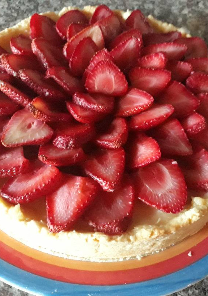 Una foto de Tarta de frutillas con crema pastelera