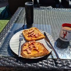 A picture of French toast.