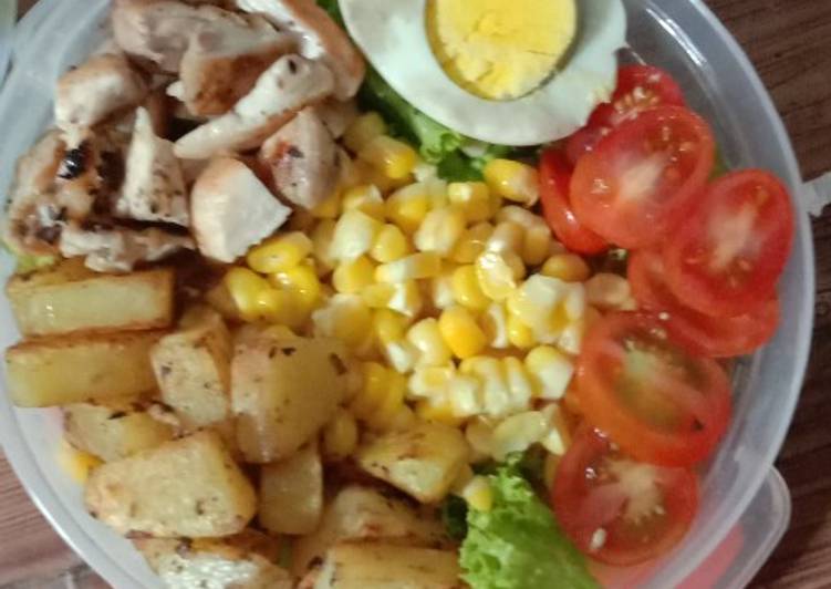 Panduan Menyiapkan Caesar Chicken Salad Top Enaknya