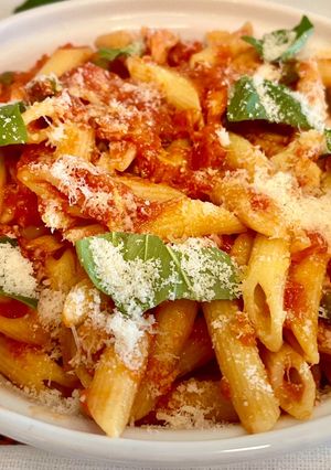 Penne rigate tonhalas-paradicsomos szósszal recept fotója