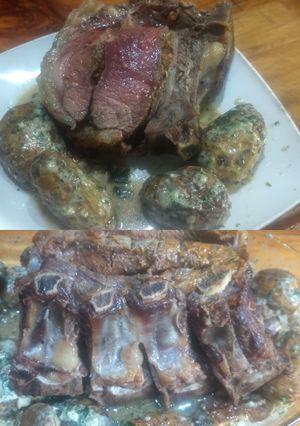Una foto de Rack de lomo con papines andinos en crema provenzal fresca